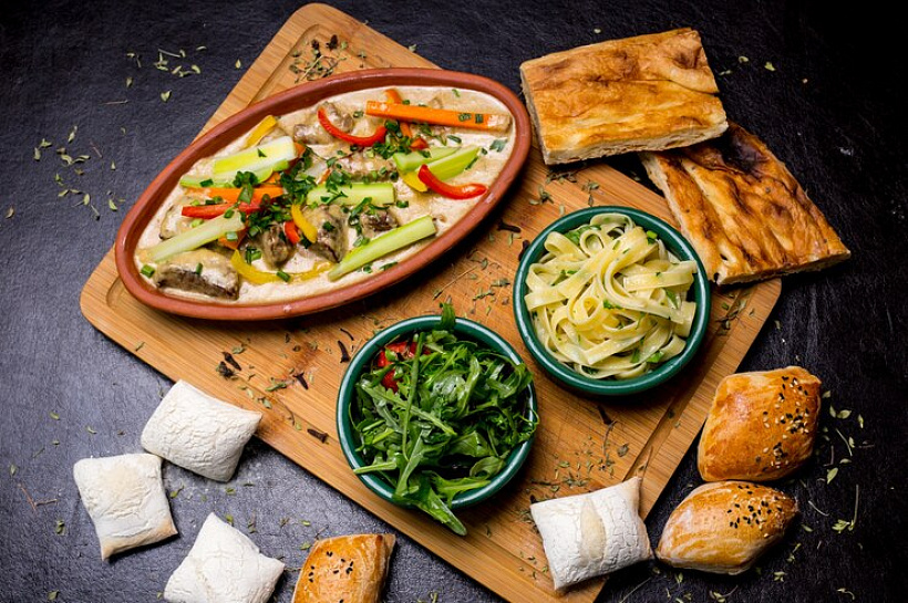 Рукола: за какие свойства  мы ее любим, в чем польза и кому вредна эта зелень