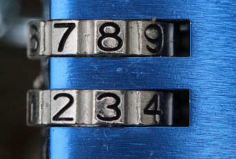 Зять нашел, что взять: мужчина украл у тещи сейф с 17 миллионами и потратил их на развлечения