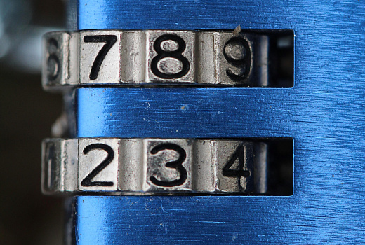 Зять нашел, что взять: мужчина украл у тещи сейф с 17 миллионами и потратил их на развлечения