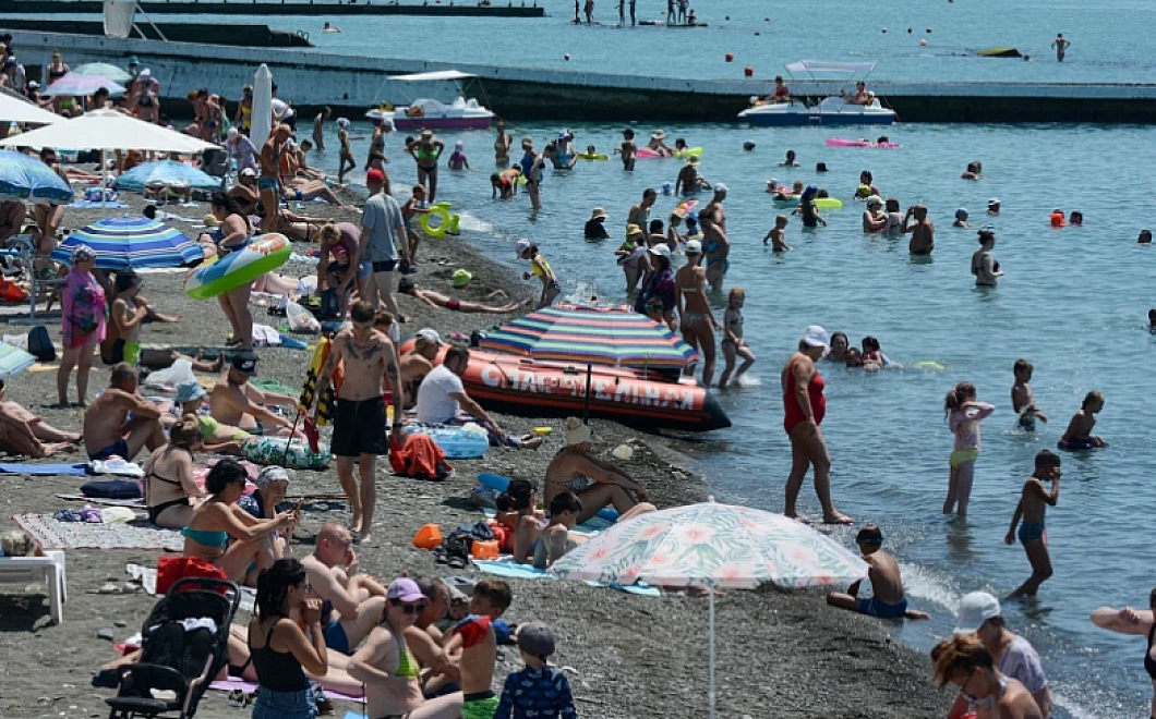 Черное море у побережья Краснодарского края продолжает остывать