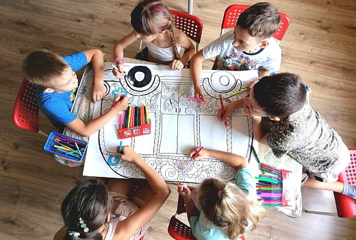 Летний городской лагерь «Крылья» приглашает юных искателей приключений, художников, мечтателей и изобретателей с 6 до 12 лет