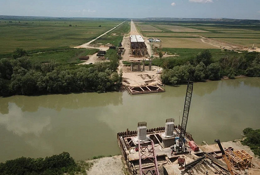 Мост через реку Кубань возводят на строящейся трассе А-289 
