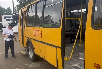 В Сочи сотрудники Госавтоинспекции проводят проверку школьных автобусов