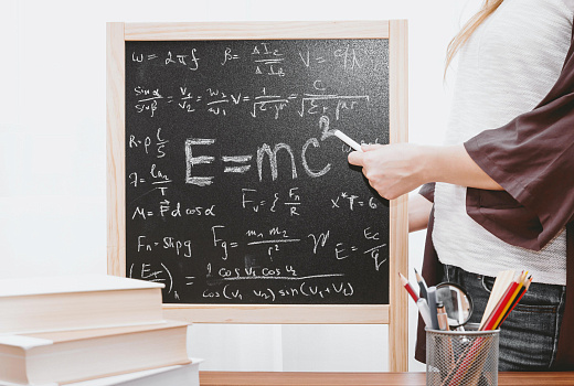 В российские школы хотят брать учителей без высшего образования