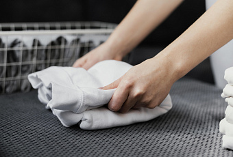 Неудачный порез испортит не только настроение, но и одежду: как смыть кровь с ткани