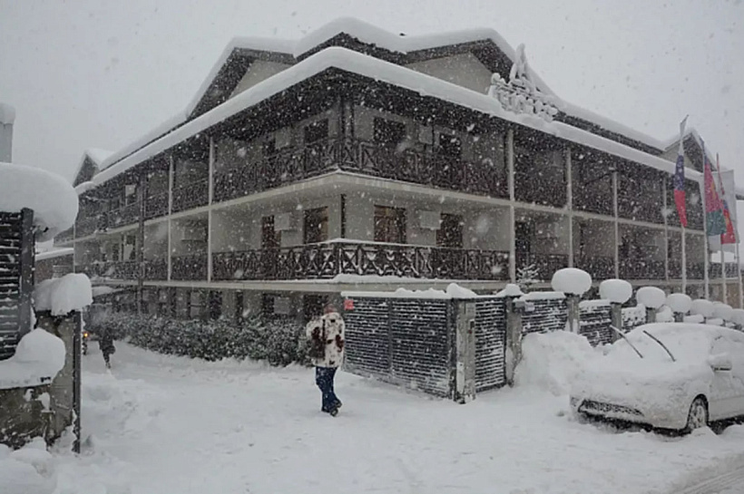 Около 94 тысяч туристов уже отдыхают в Сочи в преддверии Нового 2026 года