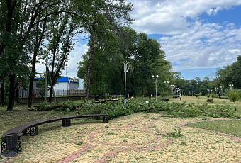 Режим ЧС ввели в Майкопе после ливня и града