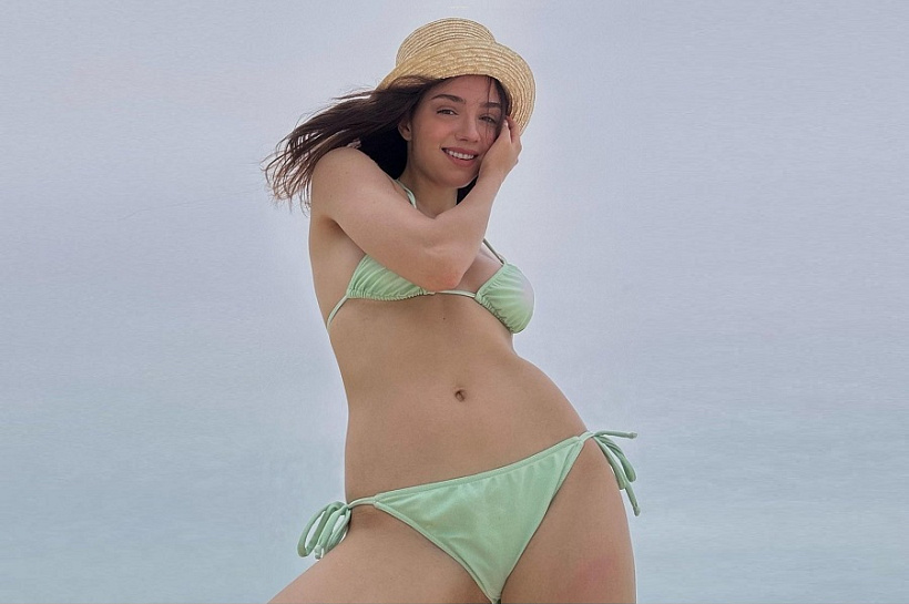 «Торопись-ка наперед»: на фото фигуристки Жени Медведевой лицо потерялось в трусах