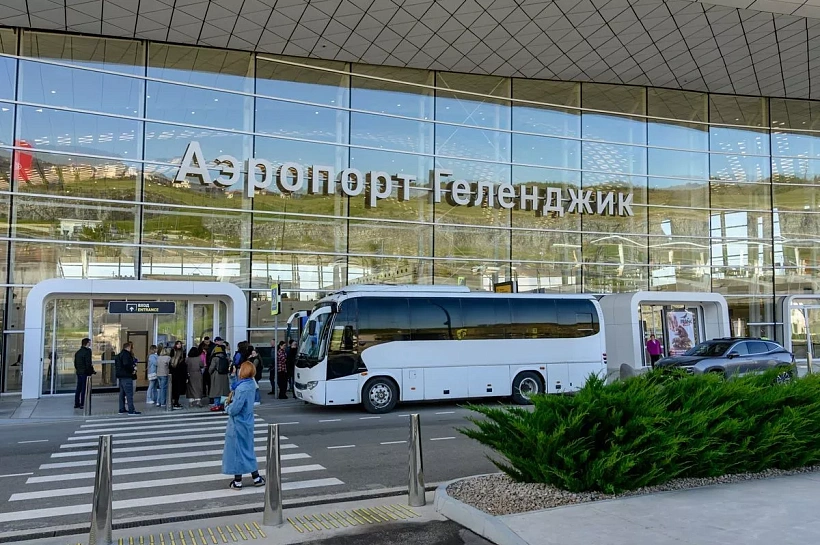 Аэропорты Сочи и Геленджика не обслуживают рейсы из-за введенных ограничений