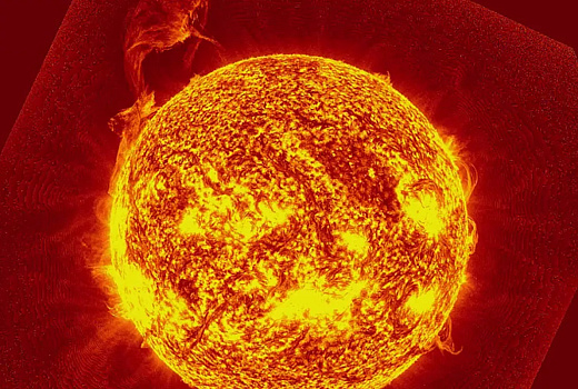 Два гигантских протуберанца оторвались от Солнца во время затмения