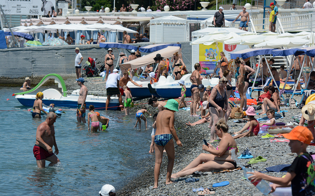 Как в тропиках: в Краснодарском крае Черное море местами прогрелось до +27