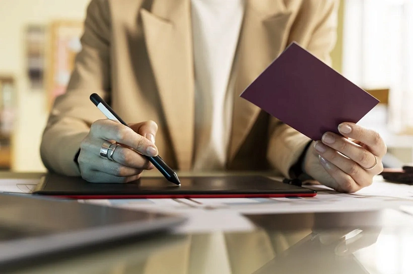 Фото с ИИ-редакцией не примут на загранпаспорт