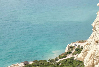 Опрос: 73% россиян предпочитают жить у моря, а не в горах, 72% считают это реальной перспективой