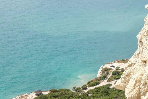 Опрос: 73% россиян предпочитают жить у моря, а не в горах, 72% считают это реальной перспективой