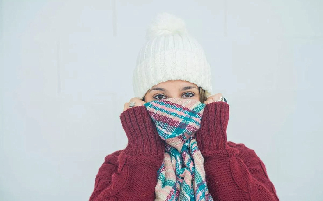 Врач-иммунолог объяснил, почему зимой опасно ходить без шапки