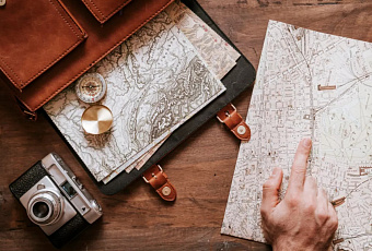 Уникальная бронзовая бляха с тремя медведями найдена археологами на Алтае