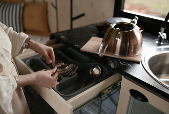 Как очистить чайник от накипи с помощью одного лимона