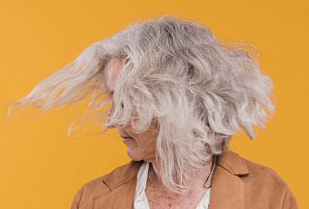 Не то серебро, которое хотят видеть: от чего появляется ранняя седина