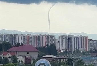 Смерч заметили утром 23 июня у берегов Сириуса