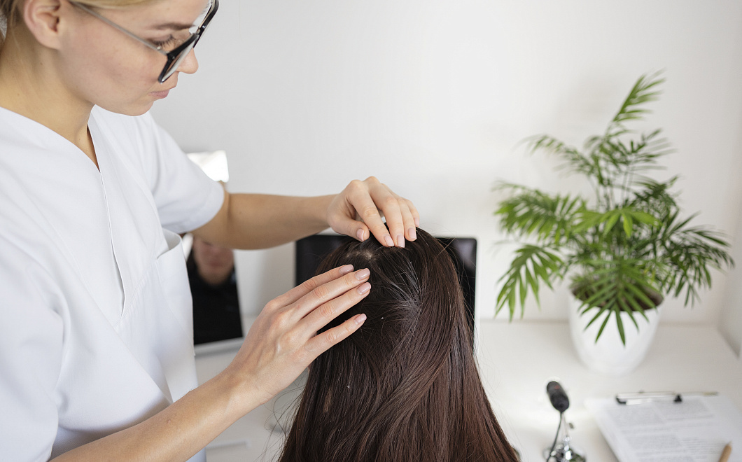 Корень проблемы: почему появляются прыщи на голове