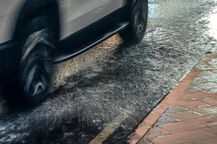 Циклон над Черным морем принес в Краснодарский край дожди и похолодание