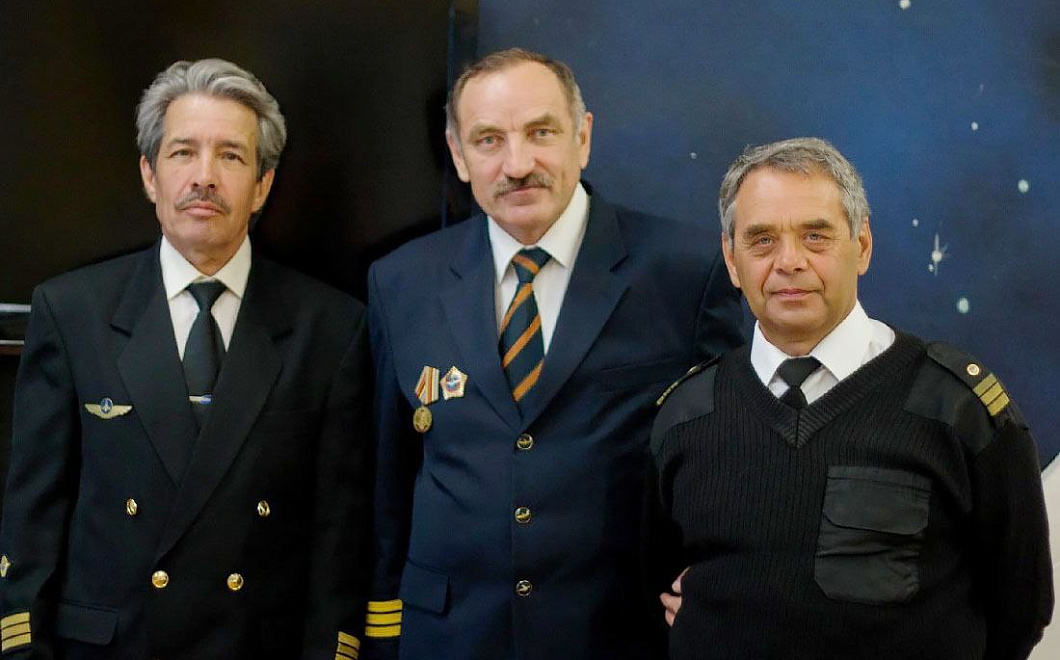 Путин наградил орденом Мужества пилотов, посадивших 26 лет назад Ту-134 с горящим двигателем в Анапе