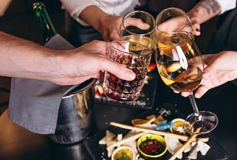 Веганский алкоголь стал зарождающимся трендом на российском рынке, заявили в Роскачестве