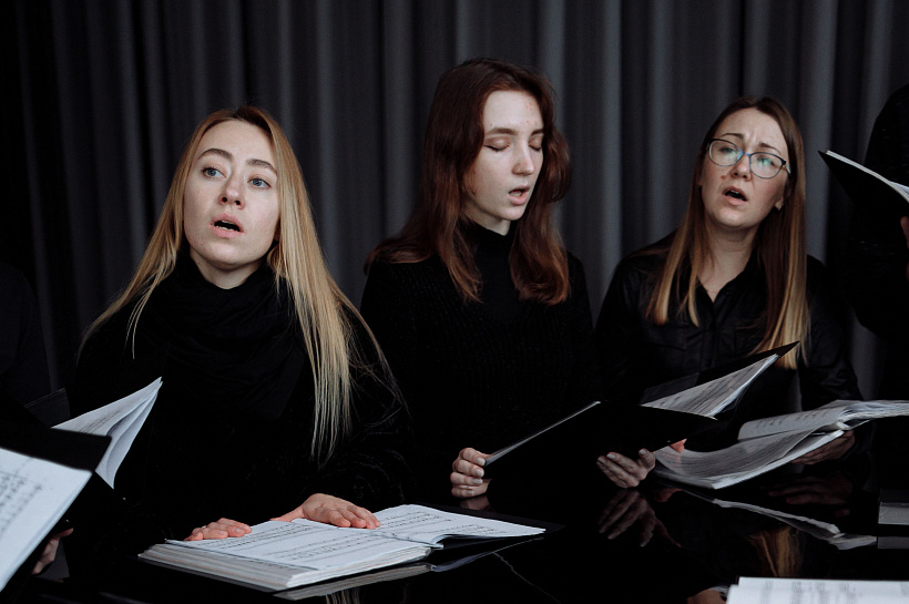 Пойте на здоровье: какие песни и каким образом помогают избавиться от симптомов коронавируса