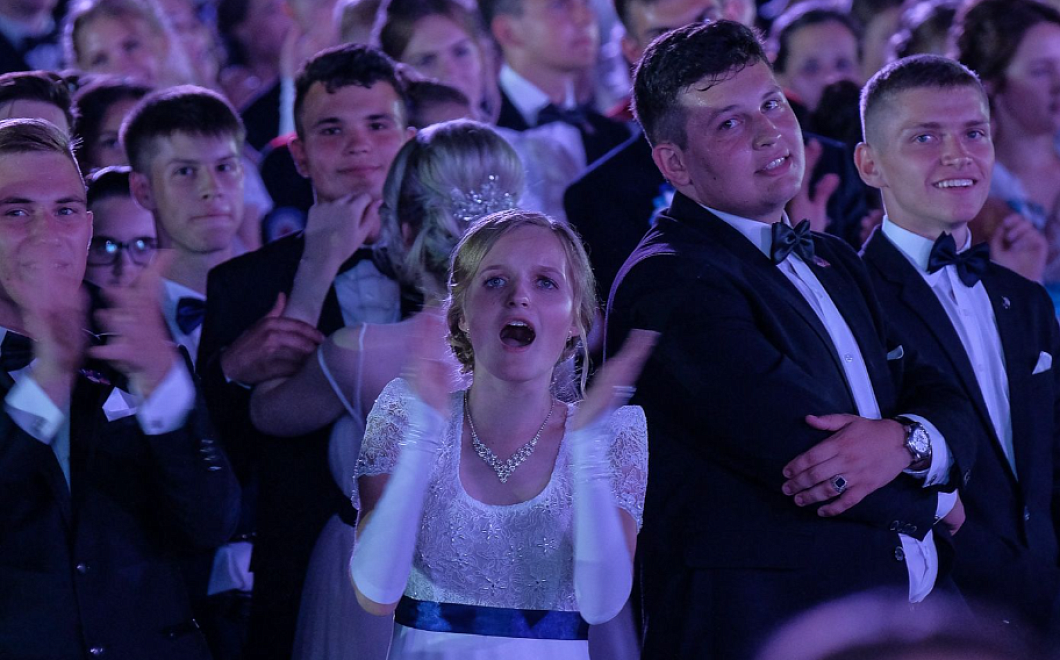 Россияне рассказали, сколько потратят на выпускные своих детей