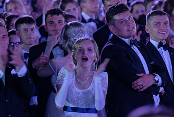 Россияне рассказали, сколько потратят на выпускные своих детей