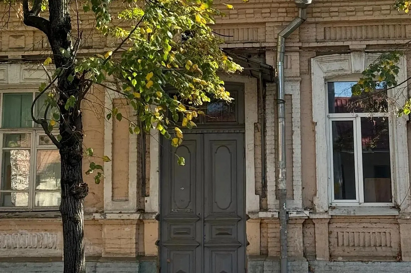 Город в деталях: зачем путешественникам включать старинные двери Краснодара в свой турмаршрут