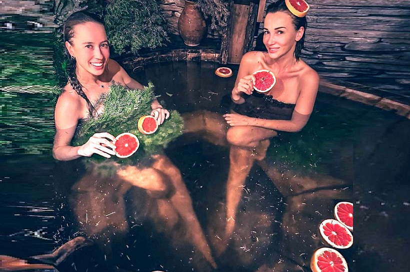 «Жарились две баклажанихи»: Анфису Чехову с подругой сняли незнакомцы в бане