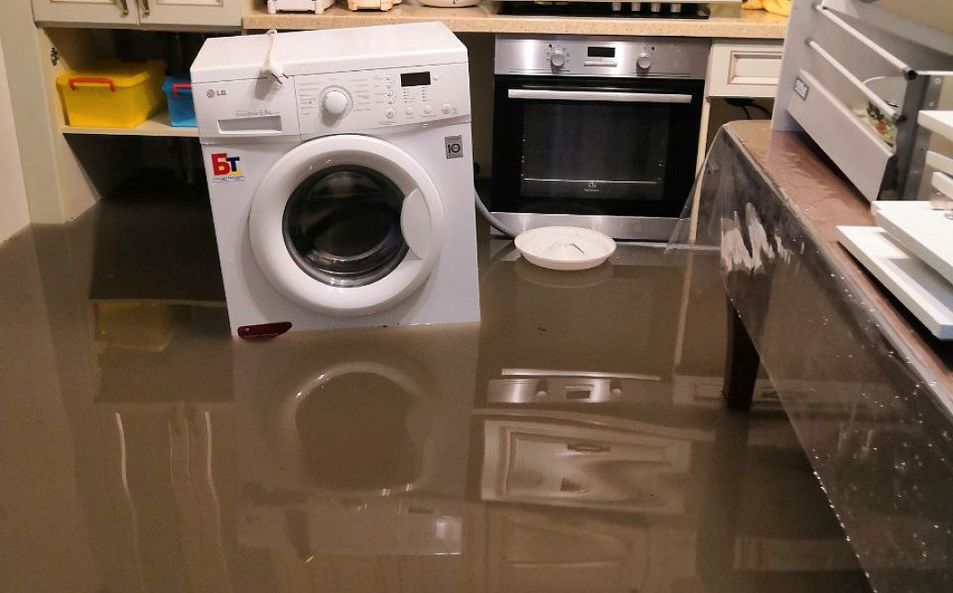 Высота воды в домах Славянска-на-Кубани достигала 60 см: в городе объявили режим ЧС