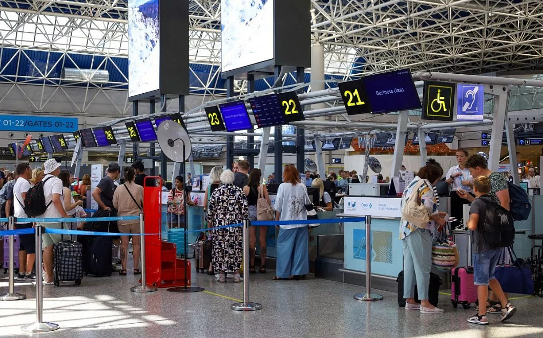 Более 40 рейсов задержаны в аэропорту Сочи из-за временных ограничений