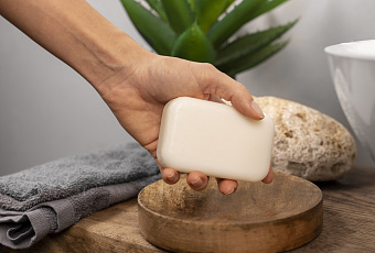 Свежесть одним движением: какие средства вернут коже сияние и чистоту