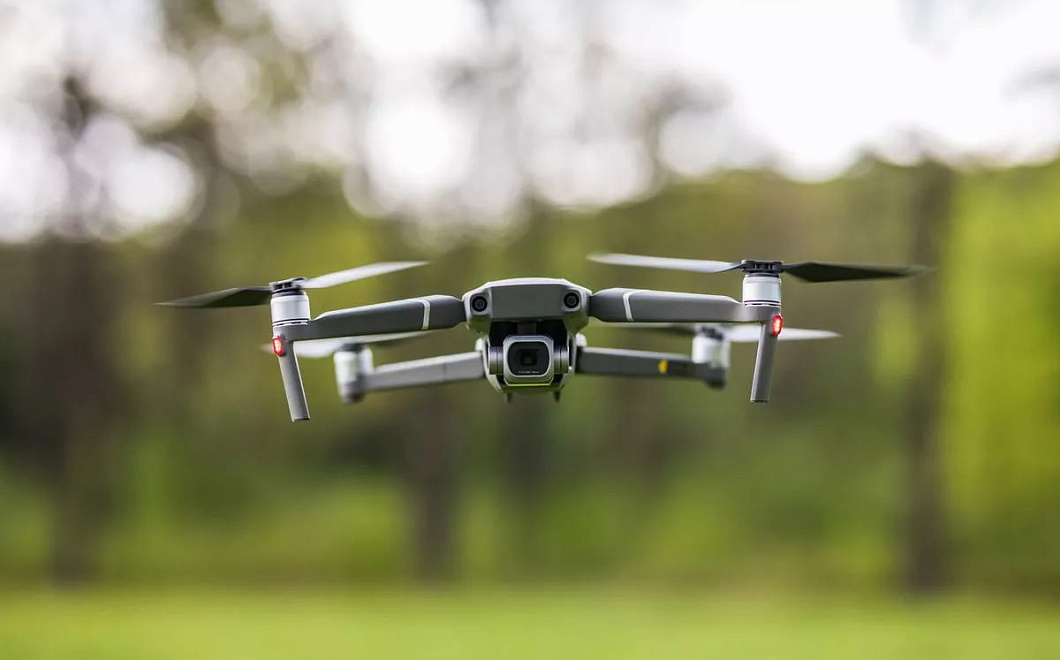 Ученые СПб ФИЦ РАН создали программу для управления роем дронов в горах и городских джунглях