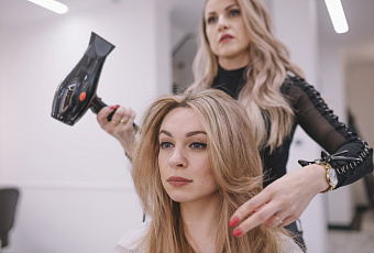 Как после салона: правильная техника укладки волос