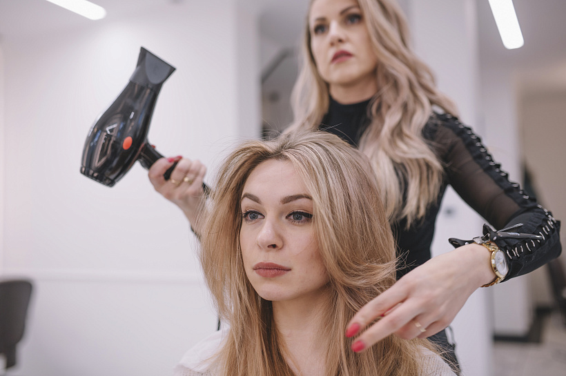 Как после салона: правильная техника укладки волос