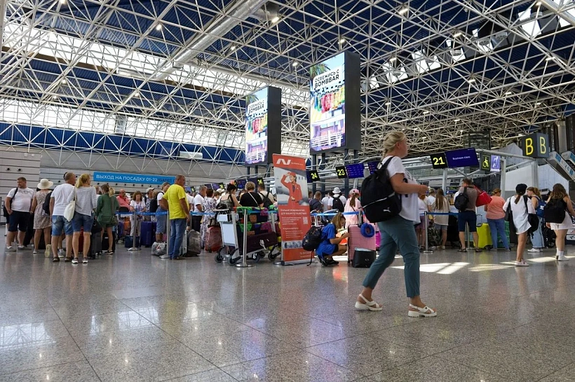 75 рейсов задерживаются в аэропортах Краснодара и Сочи из-за многочасовых ограничений