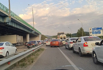 Двойная пробка: затор образовался на трассе под Горячим Ключом и в городе