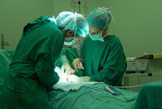 Герои в белых халатах: хирурги  удалили пациентке двухкилограммовую опухоль легкого