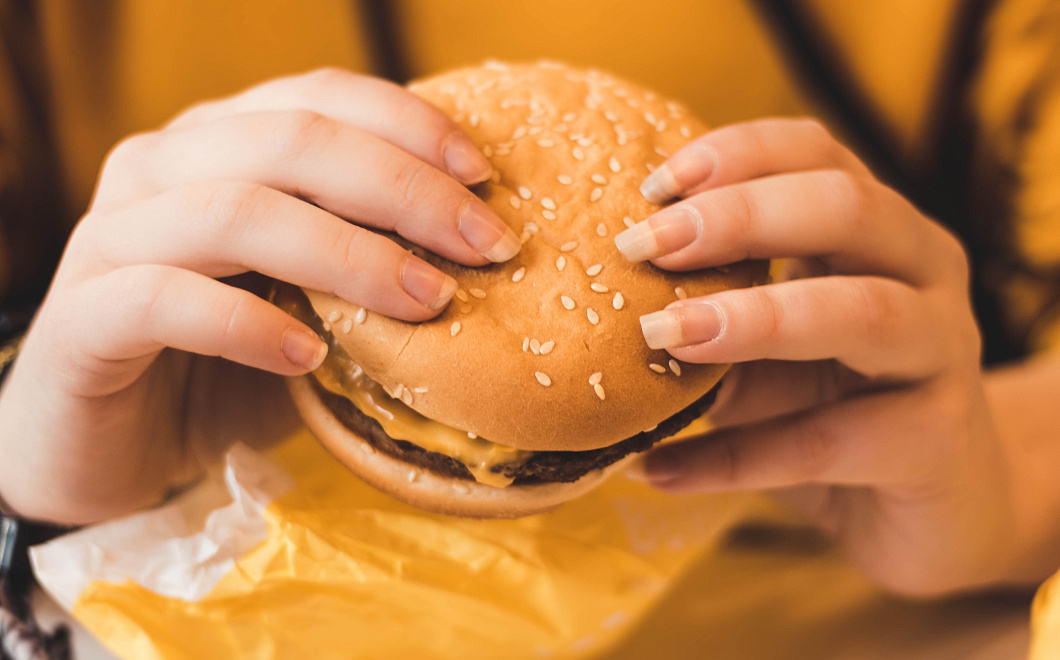 «Вкусно — и точка» поднимает цены в российских кафе