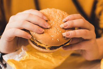 «Вкусно — и точка» поднимает цены в российских кафе