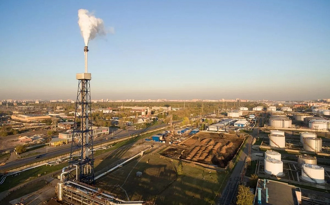 Вместо сжигания в факелах: ученые научились перерабатывать попутный газ в водород и углерод