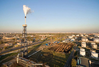 Вместо сжигания в факелах: ученые научились перерабатывать попутный газ в водород и углерод