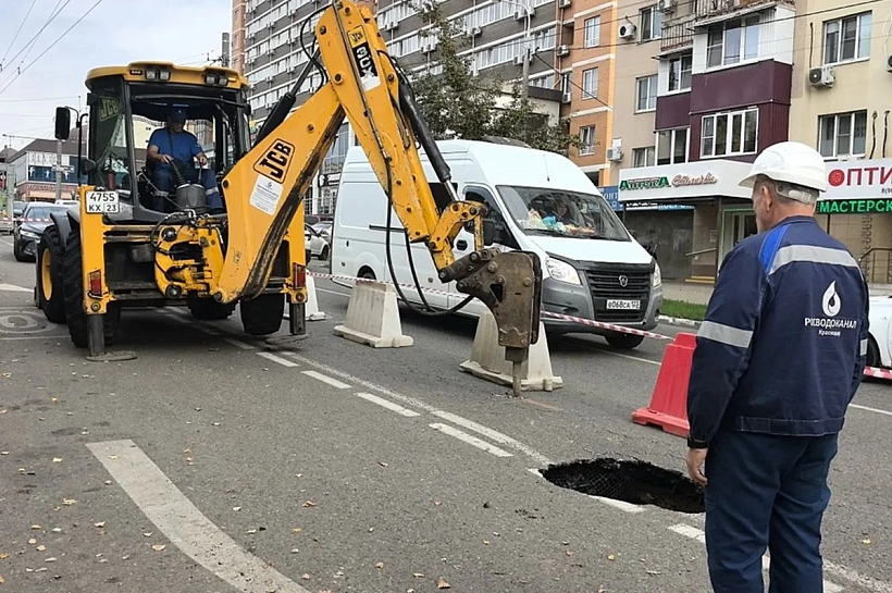 Движение ограничат до конца осени на участке ул.1-го Мая в Краснодаре для ремонта канализационного коллектора