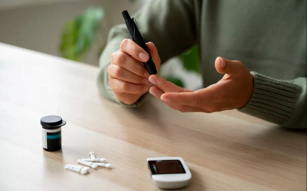 В Новосибирске создали глюкометр, который крепится на спину и измеряет сахар по поту