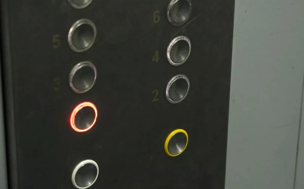 Лифт с женщиной и собакой сорвался в многоэтажке Краснодара