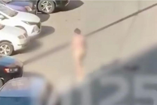 «В чем мать родила»: голый мужчина пробежался по улице и смутил россиян