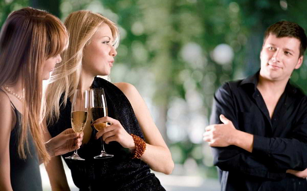 Женщины считают, что мужчины веселятся лучше и больше